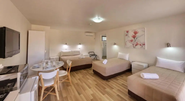 Семейный номер Standard Motel Meneres