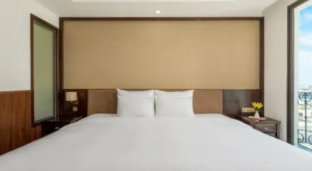 Двухместный люкс с балконом Westlake Resort Hotel
