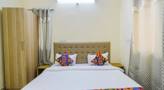Номер Deluxe FabHotel RK Suites - Nr US Consulate, Financial District