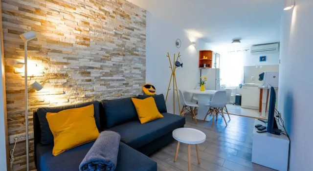 Студия Old Town Modern and Sunny Studio Apartment