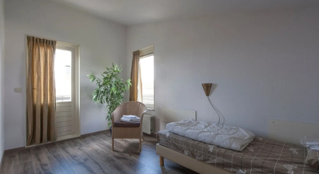 Detached villa with fireplace, beach within walking distance, Book Villa Kamperland 