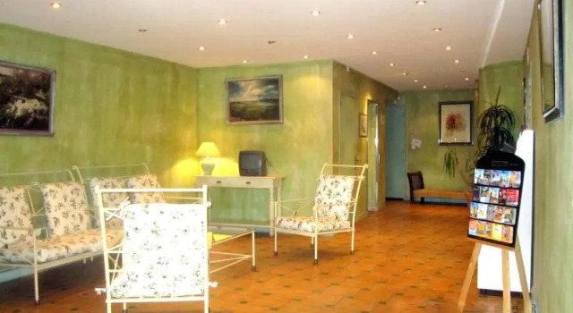 Logis Hôtel La Bonne Auberge, Забронировать Хостел Мустье-Сент-Мари Сент-Круа
