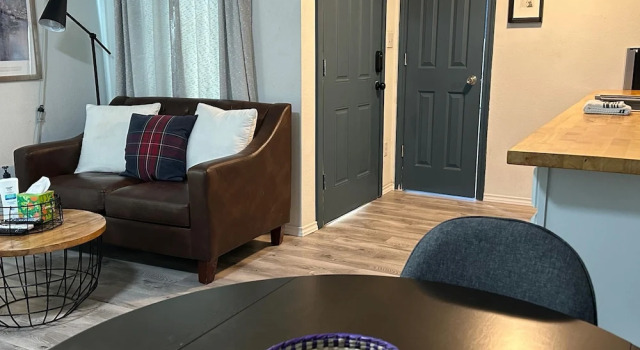 Cute Tiny House With Fenced Yard Near Plaza Dist, Foglalás Apartman Oklahoma City Oklahoma