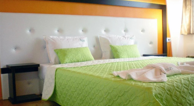 Hotel Paradise Place, Buchen Sie Hotel Kalofer Oblast Plowdiw