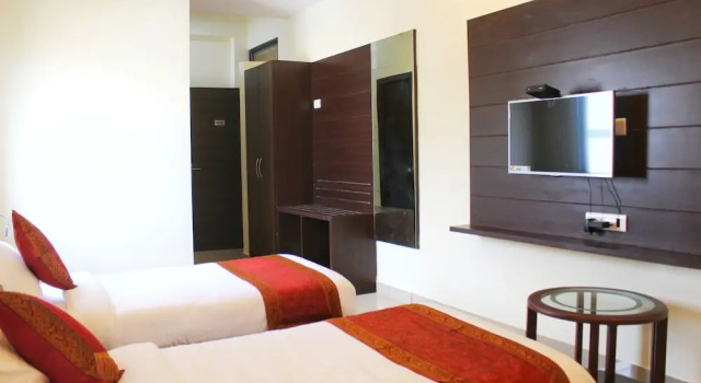 Люкс Hotel Sarovar Grand