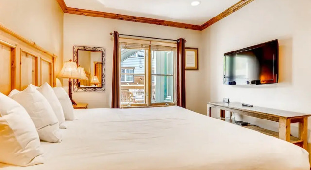 Updated 1br Premier  At Black Bear Lodge- Kids Ski Free 1 Bedroom Condo by RedAwning