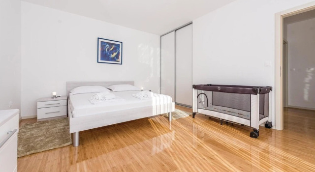 Beautiful Home in Razanj With Wifi and 3 Bedrooms, Buchen Sie Hotel Hotels in Gespanschaft Split-Dalmatien mit Pool, Schwimmbad
