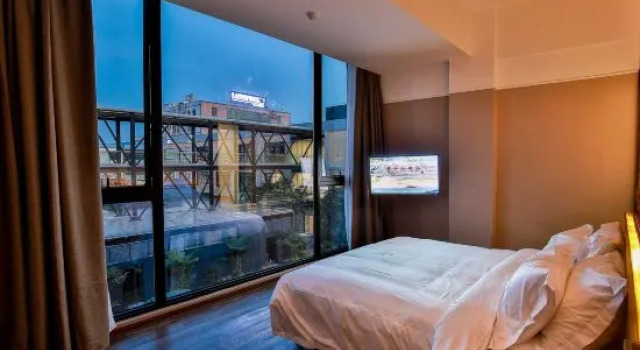 Люкс The Journey Hotel