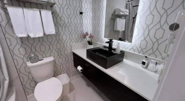 Двухместный номер Standard с балконом и с видом на океан The Oceanside, a Coast Hotel