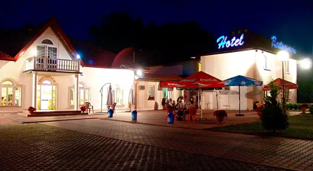 Hotel Pod Dębami, Забронировать Отель Отели Пабьянице 3 звезды, 3*