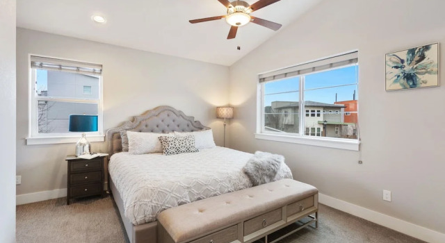 Elegant Oasis - Fireplaces, King Beds, Mtn Views!, Rezerwuj Hotel Hotele w Fort Collins z parkingiem, Parking