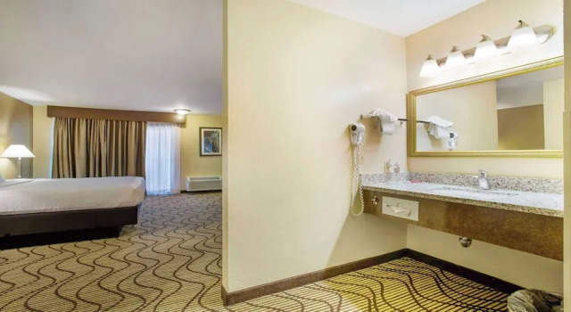 Двухместный номер Standard с балконом и с красивым видом из окна SureStay Plus Hotel by Best Western Sacramento North