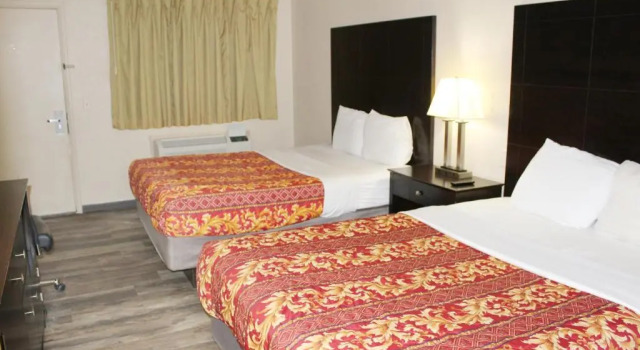 Четырёхместный номер Standard Huntington Inn
