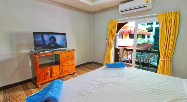 Jomtien Beach Pool House, Забронировать Отель Отели Южной Паттайя 3 звезды, 3*