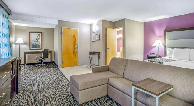 Номер Deluxe La Quinta Inn by Wyndham Radford