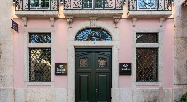 Tandem Palacio Alfama Suites, Забронировать Отель Отели Лиссабона с бассейном, рядом с Рештаурадориш, Бассейн