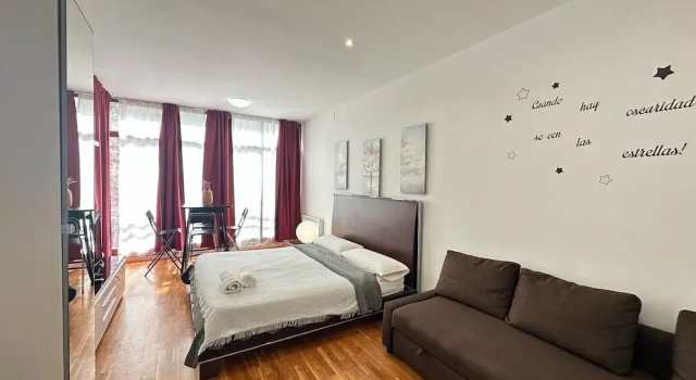 Четырёхместный номер Standard с балконом rooms Aragon