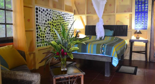 Tesoro Escondido Lodge Cabinas, Rezerwuj Hotel Hotele w Bluff Beach z parkingiem, Parking
