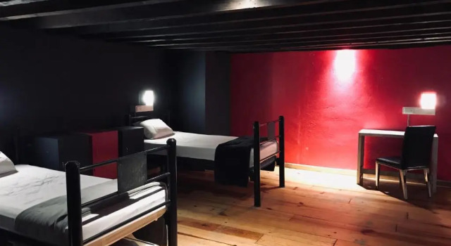 Кровать в общем номере (мужской номер) Hostal Regina