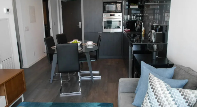 Newly Decorated 2BR Financial District, Varaa Hotelli Toronto 