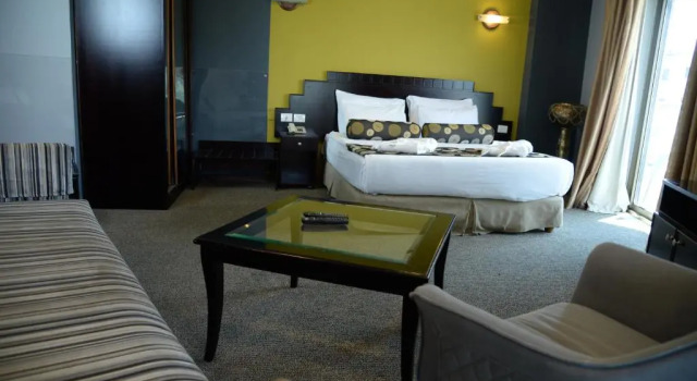 Полулюкс с балконом Royal Court Hotel