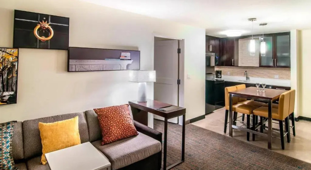 Люкс с 2 комнатами с видом на внутренний двор Residence Inn by Marriott Rapid City