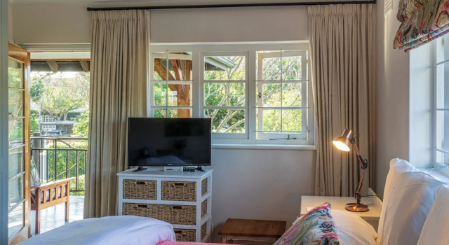 Номер Standard с балконом Hedge House Guest House