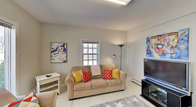 Renovated Retreat - Near Beaches & Town 5 Bedroom Home, Book Hotel Hyannis Cape Cod