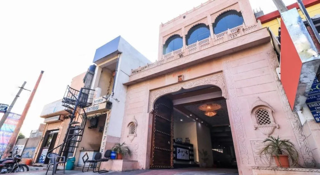 OYO 26223 The Royal Haveli, Забронировать Отель Отели штата Раджастхана с парковкой, Парковка