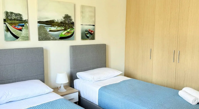 Fifty Shades of Blue 10 sec to sea 5PL 2BD 2BA, Reserva ahora Apartamento Kato Stalos Creta Occidental