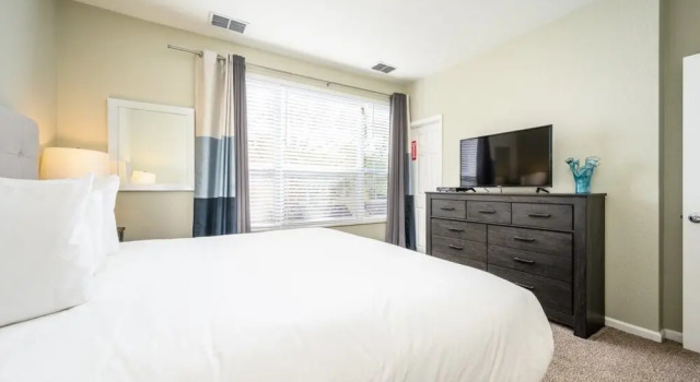 Апартаменты с балконом Epic Universe New Modern Townhome, Near The Parks - 4029