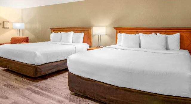 Четырёхместный номер Standard Econo Lodge  Inn & Suites Durango