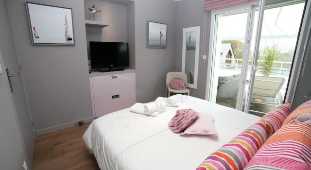 Modern Apartment near Beach in Benodet France, Забронировать Апартаменты/квартира Отели Finistère с парковкой, Парковка