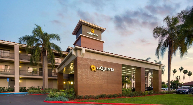 La Quinta by Wyndham Orange County Airport, Забронировать Отель Санта-Ана Disneyland California
