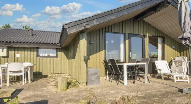 Serene Holiday Home in Lemvig near Sea, Забронировать Отель Лемвиг 