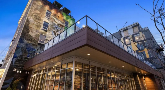 Spacious Insta-worthy Oasis steps from Night Life 360