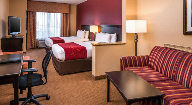 Четырёхместный люкс Comfort Suites Ontario Airport Convention Center