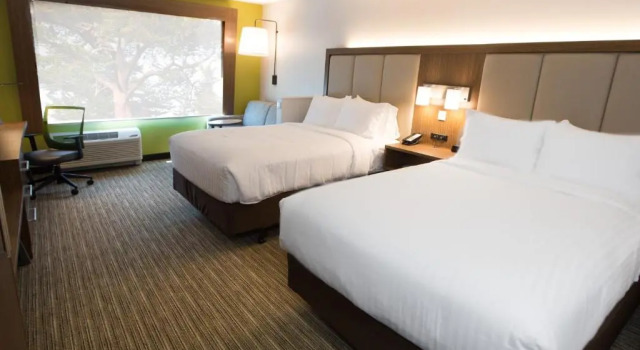 Люкс Holiday Inn Express & Suites Greenwood Mall by IHG