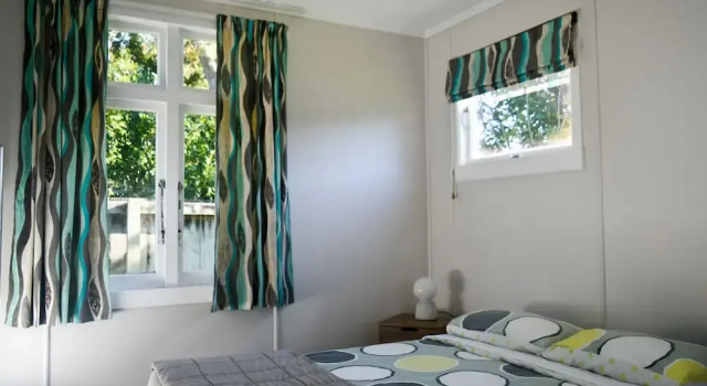 Кровать в общем номере Whangarei Falls Holiday Park