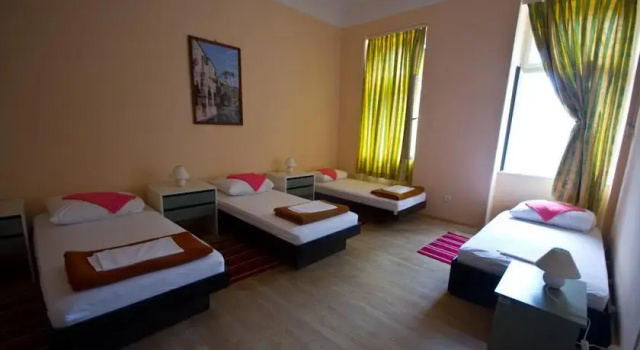 Hostel Crikvenica, Забронировать Хостел Отели Приморско-Горанской жупания с парковкой, Парковка