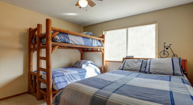 Larkspur Trail 3 Bedroom Home by RedAwning, Book Feriehus Sommerhuse i Bend, Hytte