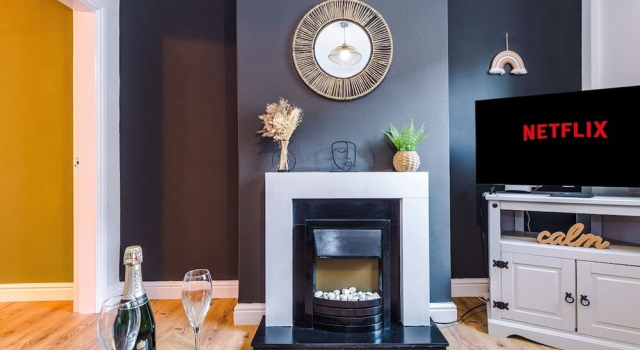 NEW Stylish Home City Centre Location Sleeps 6, Забронировать Дом для отпуска Виллы Честера, рядом с Больница Countess of Chester, Вилла