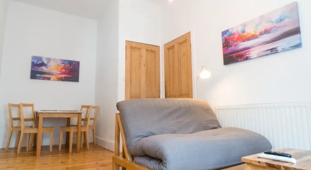 Ideal Based Tenement in Morningside for 4, Prenota Hotel Edimburgo 