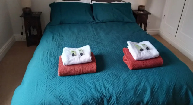 Stamford 2 Bed Terraced House Holiday Or Work, Varaa Lomakoti Mökit kohteessa Merseyside, Mökki