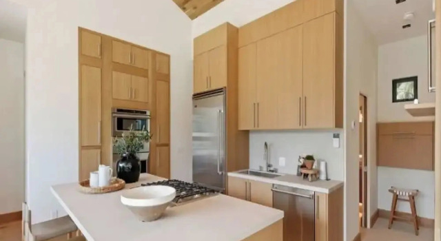 Коттедж Luxury Lechusa - Secluded Creative Compound: Luxury 2-acre Estate w/ Studio & Pool