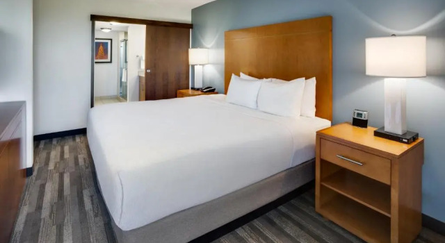 Номер Den Hyatt House Hartford North/Windsor