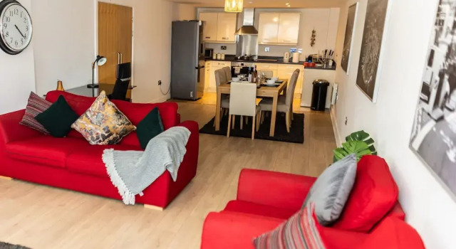 Apartment Sleeps 6 With Balcony and Parking, Забронировать Апартаменты/квартира Отели Бирмингема с парковкой, рядом с Бирмингемский городской университет, Парковка
