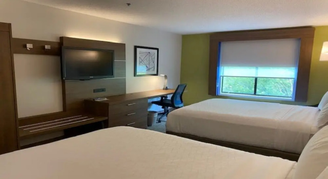 Четырёхместный номер Standard Holiday Inn Express & Suites Reidsville by IHG