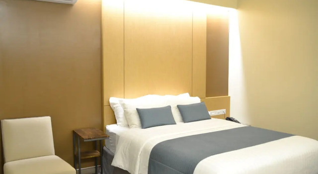 West Plaza Hotel at Lebuu Street