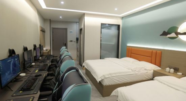 Кровать в общем номере Sunshine E-sports Hotel (Fangcheng Longquan Park)